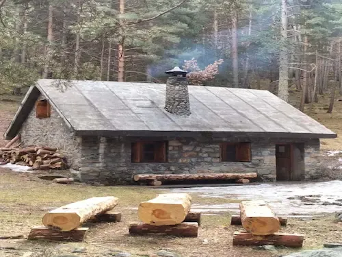 Vista exterior del Refugio Es Plans