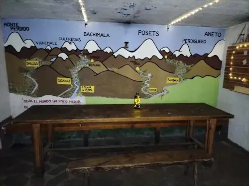 Mesa del interior del Refugio Es Plans