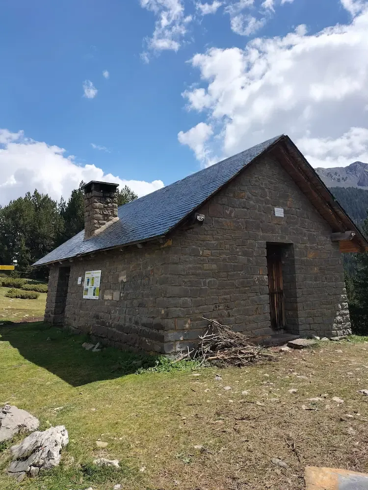 Exterior del Refugio Lavasar